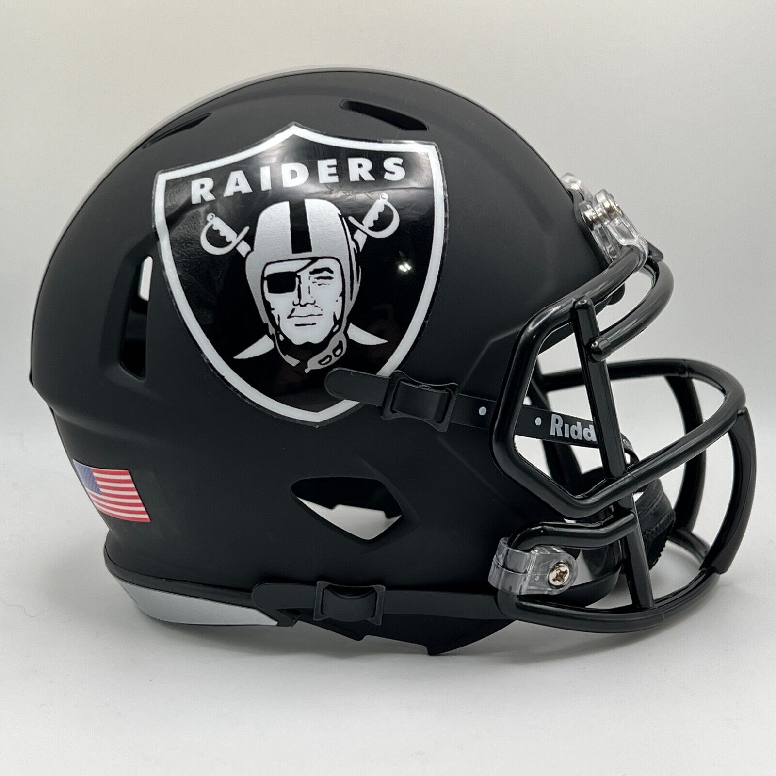 Just in: Raiders sign third-round pick T DJ Glaze